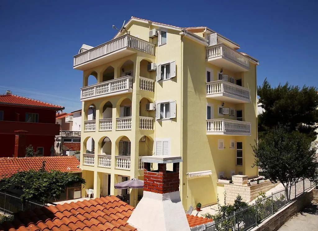 Apartments Zdravko location