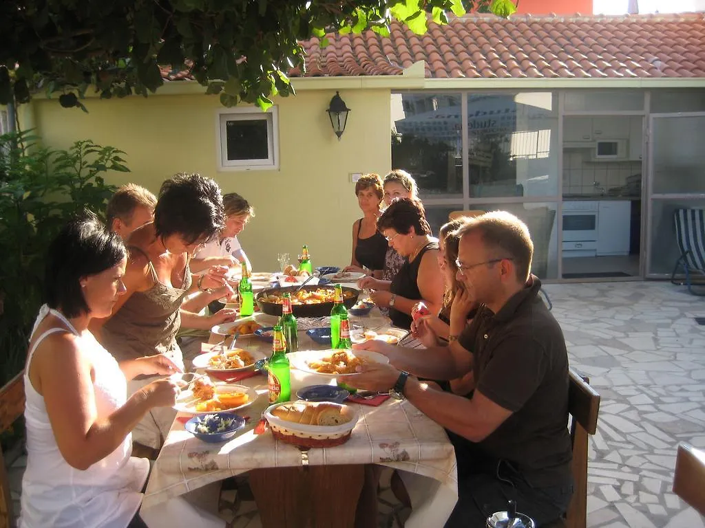 Apartments Zdravko Trogir 0*,
