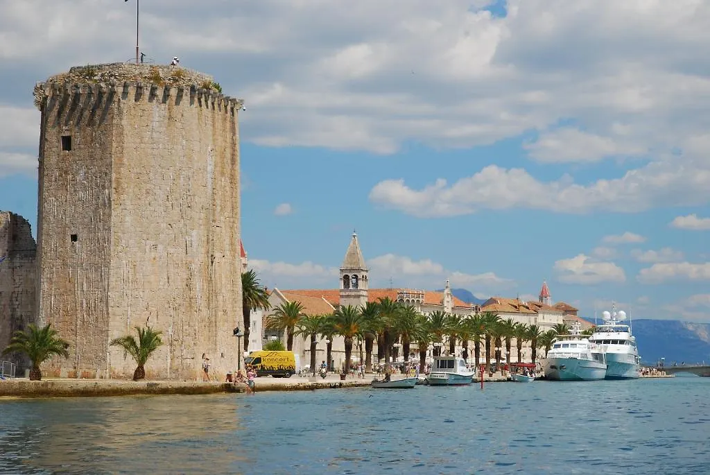 Apartments Zdravko Trogir 0*,  Kroatien