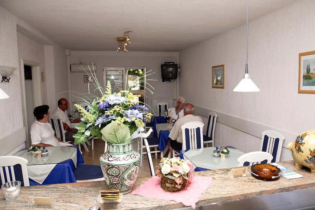 Apartments Zdravko Trogir 0*,